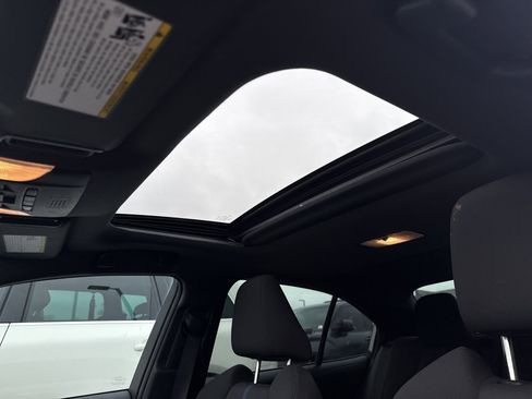 Used 2021 Toyota Corolla SE w/ SE Premium Package image 27