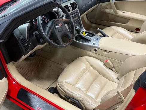 Used 2005 Chevrolet Corvette Coupe w/ 2LT w/ Preferred Equipment Group RWD image 5