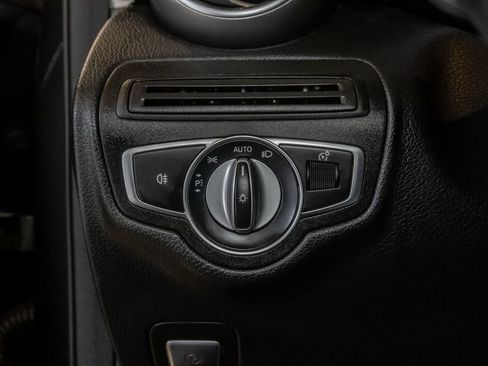 Used 2021 Mercedes-Benz GLC 300 4MATIC w/ Premium Package image 16