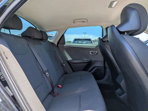 Used 2025 Kia K4 FWD image 28
