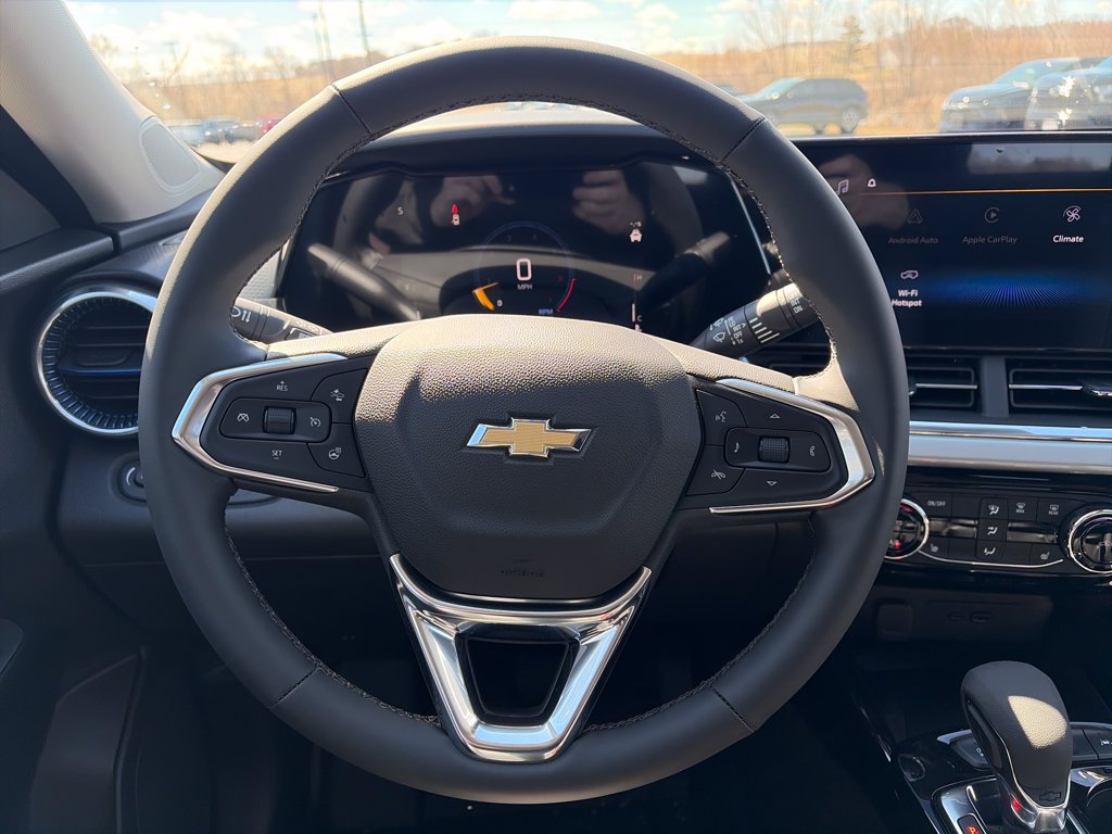 Used 2026 Chevrolet Trax LT w/ Sunroof Package FWD image 11