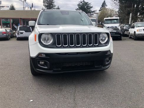 Used 2018 Jeep Renegade Latitude FWD image 5