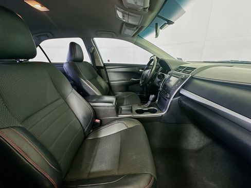 Used 2016 Toyota Camry SE image 28