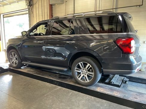 Used 2024 Ford Expedition Limited AWD/4WD image 2
