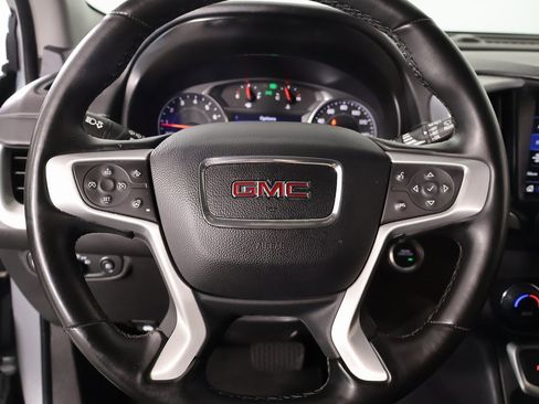 Used 2024 GMC Terrain SLT image 3