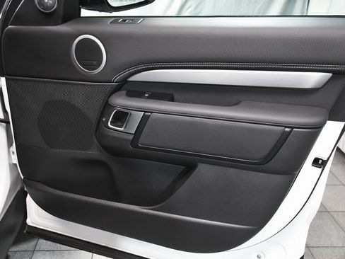 Used 2023 Land Rover Discovery S R-Dynamic image 16