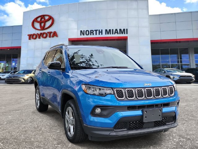 Used 2024 Jeep Compass Latitude AWD/4WD image 1