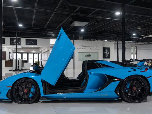 Used 2021 Lamborghini Aventador SVJ image 12