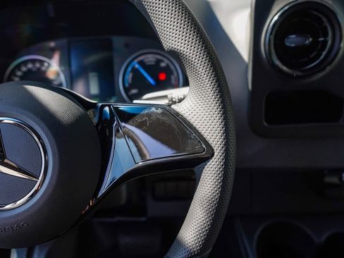 New 2024 Mercedes-Benz eSprinter 170 Cargo image 18