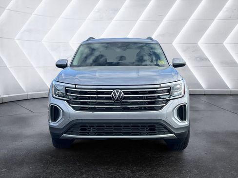 Used 2026 Volkswagen Atlas SE image 2
