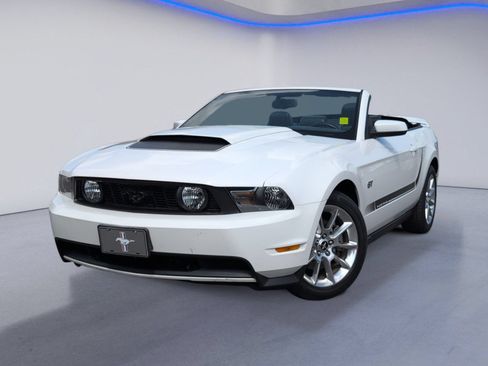 Used 2010 Ford Mustang GT RWD image 2