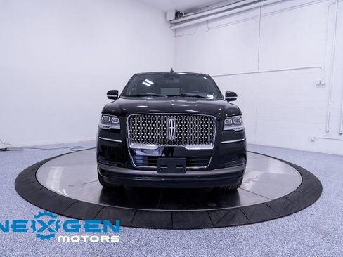 Used 2022 Lincoln Navigator Reserve image 4