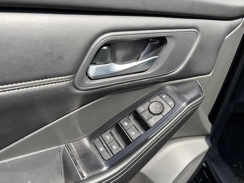Certified 2025 Nissan Rogue SV w/ SV Premium Package FWD image 23