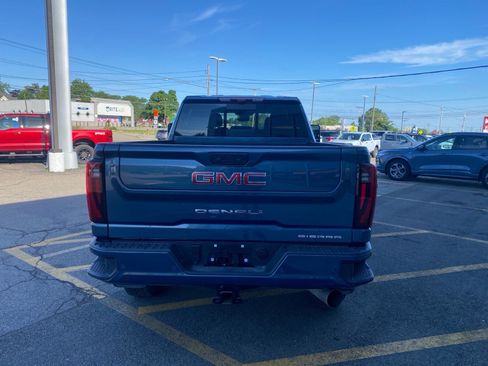 Used 2025 GMC Sierra 3500 Denali w/ Technology Package AWD/4WD image 4