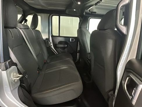 Used 2024 Jeep Wrangler Unlimited AWD/4WD image 27