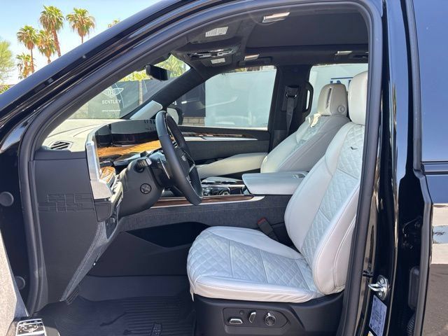 Used 2026 Cadillac Escalade ESV Platinum Sport w/ LPO, Floor Liner Package AWD/4WD image 11