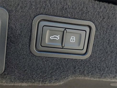 Used 2021 Audi A8 L 4.0T w/ Luxury Package image 8