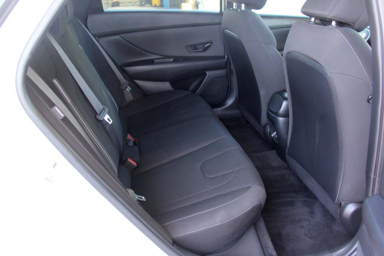 Used 2025 Hyundai Elantra Sport FWD image 28
