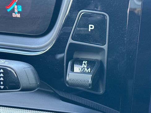 Used 2025 Porsche Cayenne image 22