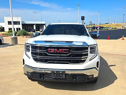 Used 2025 GMC Sierra 1500 SLT AWD/4WD image 3