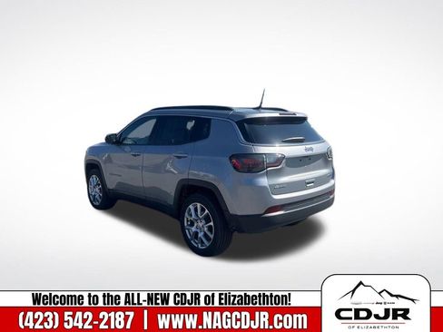 New 2023 Jeep Compass Latitude w/ Sun and Sound Group image 5