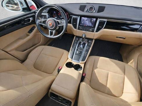 Used 2018 Porsche Macan AWD/4WD image 17