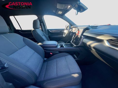 Used 2025 GMC Acadia Elevation image 38