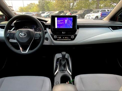 Used 2025 Toyota Corolla SE image 14