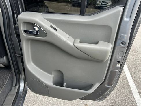 Used 2020 Nissan Frontier SV RWD image 42
