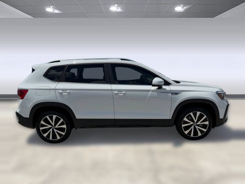 Certified 2023 Volkswagen Taos SE w/ Panoramic Sunroof Package FWD image 7