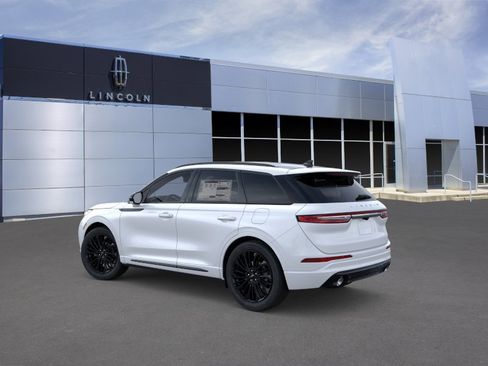 New 2026 Lincoln Corsair Reserve FWD image 4