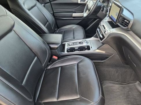 Used 2023 Ford Explorer XLT w/ Equipment Group 202A AWD/4WD image 13