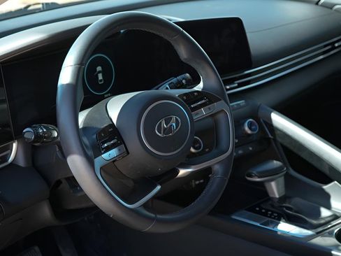 Used 2023 Hyundai Elantra SEL w/ Convenience Package image 13