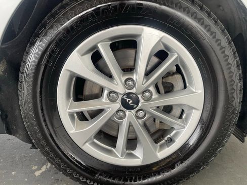 Used 2024 Kia Carnival LX image 69