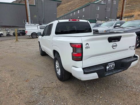 Used 2024 Nissan Frontier SV image 11
