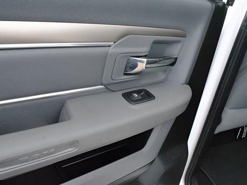Used 2019 RAM 1500 Big Horn AWD/4WD image 9