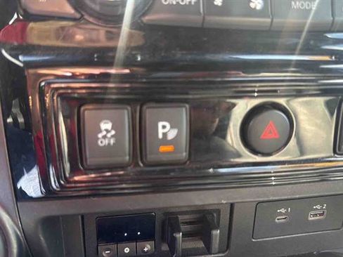 Used 2021 Nissan Titan PRO-4X w/ Pro-4x Convenience Package AWD/4WD image 29