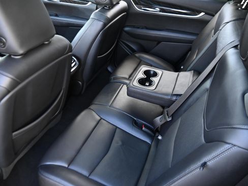 Used 2020 Cadillac XT6 Premium Luxury image 9