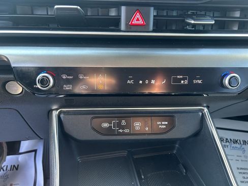 Used 2025 Kia Carnival SX Prestige image 25