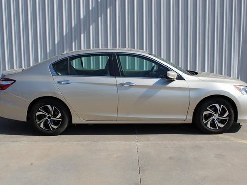 Used 2016 Honda Accord LX image 3