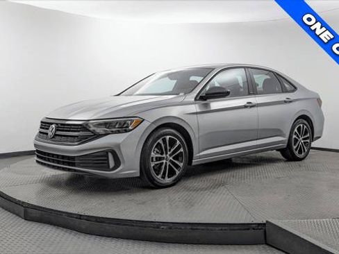Used 2024 Volkswagen Jetta Sport FWD image 2