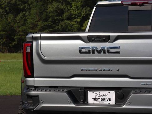 Used 2024 GMC Sierra 3500 Denali Ultimate AWD/4WD image 5