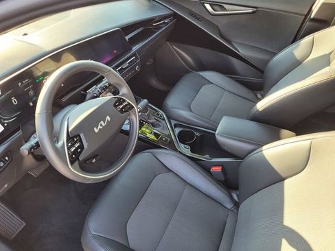 Used 2024 Kia Niro EX FWD image 9