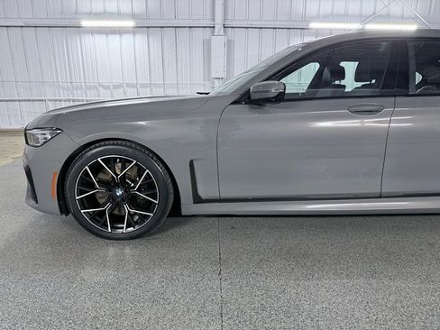 Used 2021 BMW 750i xDrive w/ Executive Package image 13
