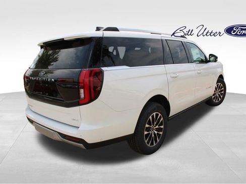 New 2025 Ford Expedition Max Platinum image 3