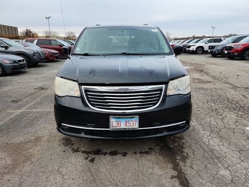 Used 2013 Chrysler Town & Country Touring image 26