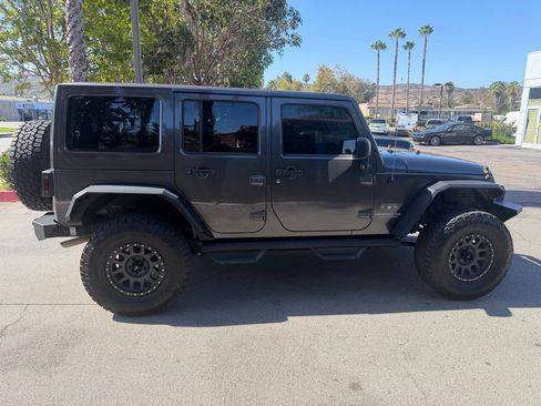 Used 2017 Jeep Wrangler Unlimited Sahara AWD/4WD image 15