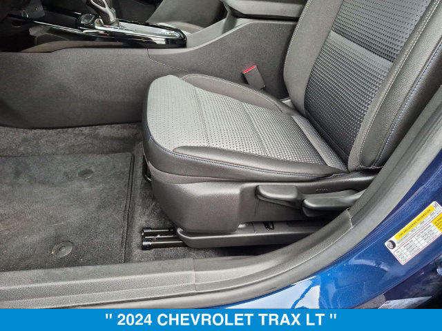 Used 2024 Chevrolet Trax LT w/ LT Convenience Package FWD image 14