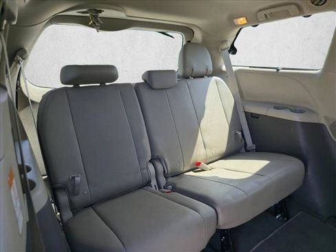 Used 2019 Toyota Sienna XLE Premium FWD image 20