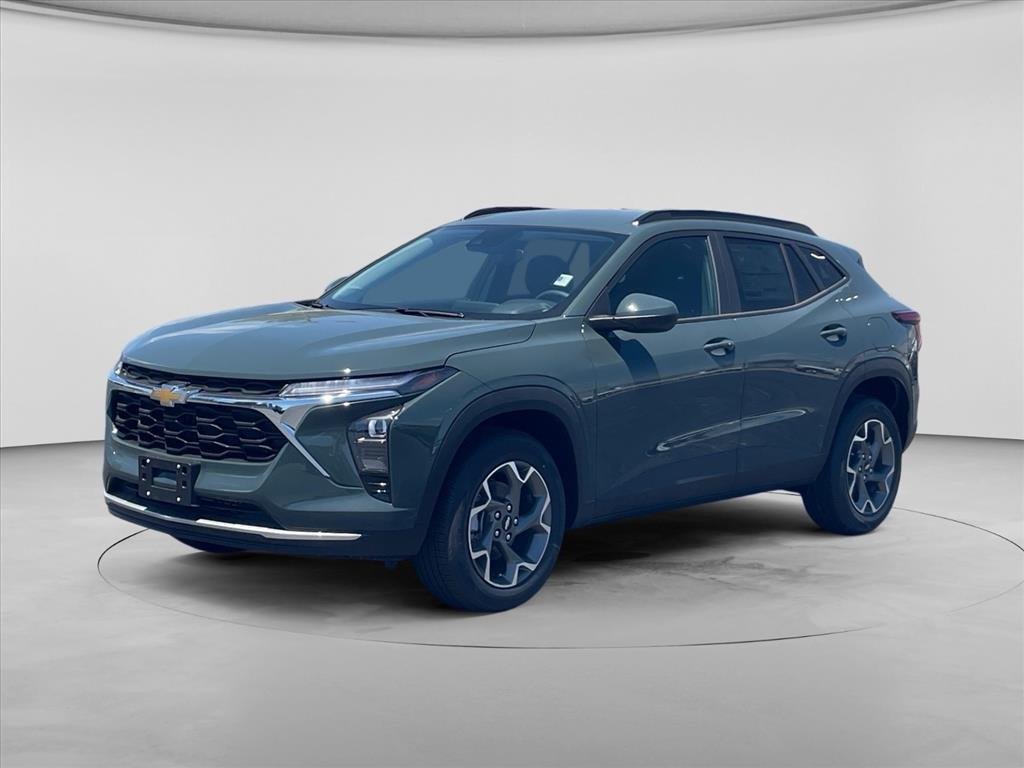 New 2026 Chevrolet Trax LT w/ Driver Confidence Package FWD image 3